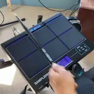 ALESIS SAMPLEPAD PRO BỘ GÕ ĐIỆN TỬ alesis samplepad pro bo go dien tu 600x338.jpg