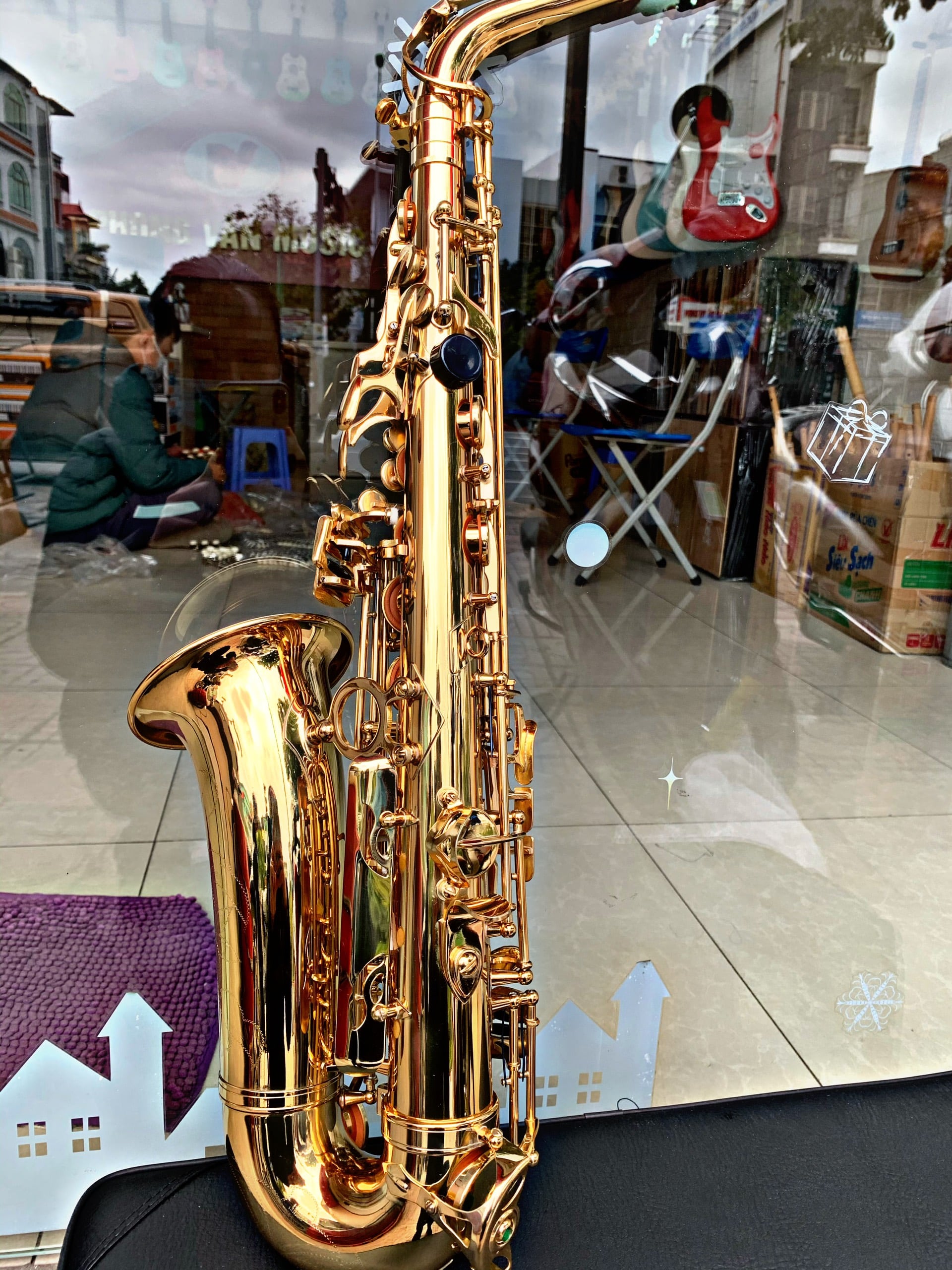 xz3201313779645_001_6ab2ac47c22f1350c510df284826d4b4-jpg-pagespeed-ic_-xqm7akeudt Kèn alto saxophone Selmer vàng AS700