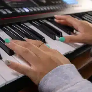 ROLAND JUNO-D7 Đàn phím điện tử ban nhạc roland juno d7 dan phim dien tu ban nhac 4 600x400