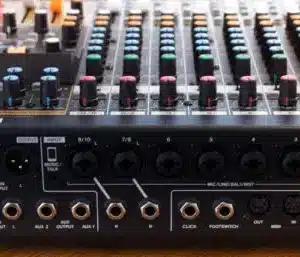 TASCAM Model 12 Bàn trộn thu âm tascam model 12 ban tron thu am 2 600x257.jpg