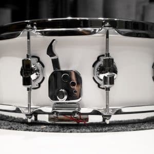 DS DRUMDSVE1455SNWP Trống Snare Drum Venom 14X5.5 inch SNOW WHITE ds drumdsve1455snwp trong snare drum venom 14x5 5 inch snow white 2