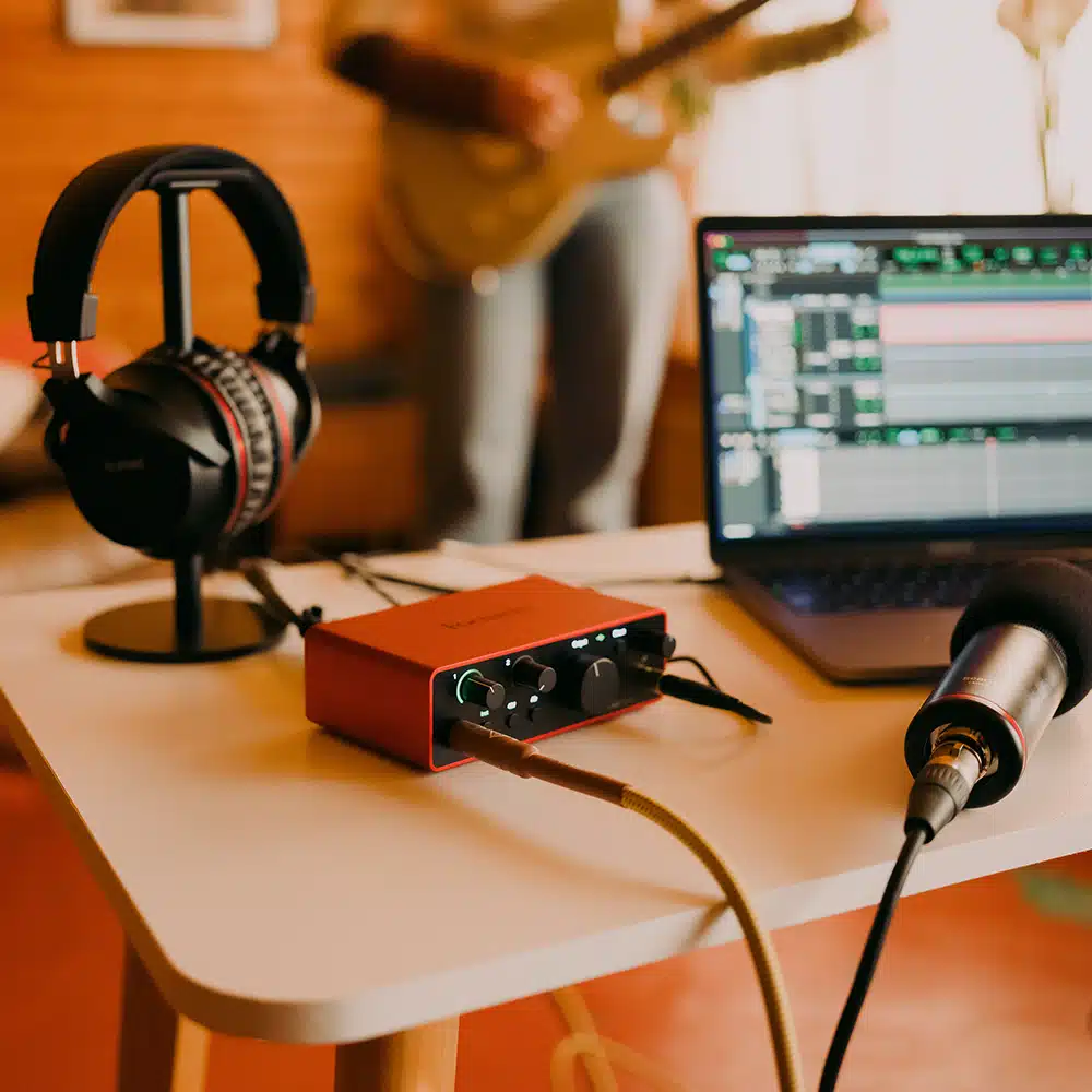 focusrite scarlett solo studio pack 4th gen interface sound card (2) focusrite scarlett solo studio pack 4th gen interface sound card (2)