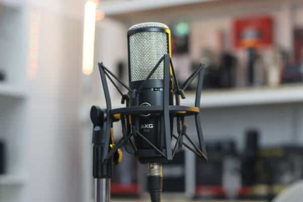 micro thu am akg p420 1