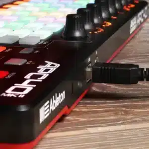 AKAI APC40MKII – Bộ điều khiển Ableton Live chuyên nghiệp akai apc40mkii 1