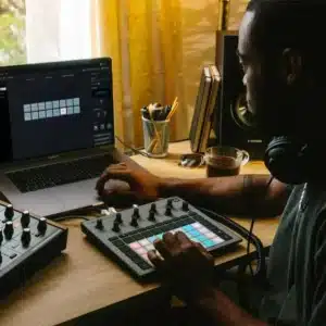 Groovebox Novation Circuit Rhythm máy tạo beat sampling kèm sequencer cho sản xuất nhạc novation circuit rhythm 1